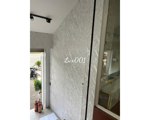 LUX 001